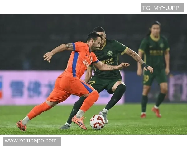 泰山队主场平局遭遇三连平球员谢场时满脸遗憾与失落