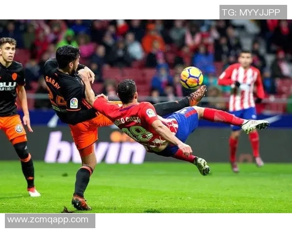 西甲球员开场静止抗议引发热议赛事转播俯瞰球场长达20秒